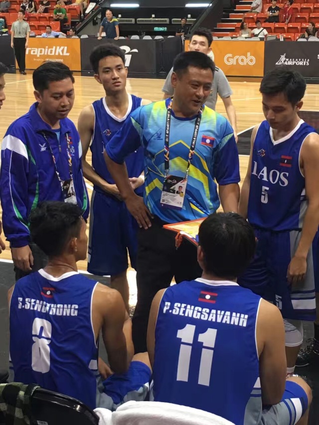 中国青年志愿者孙伟率领老挝国家男篮在东盟运