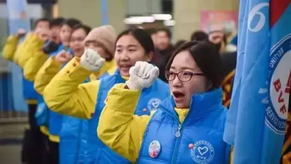 火车站有抹志愿蓝 解旅客难题赛哆啦A梦-中国