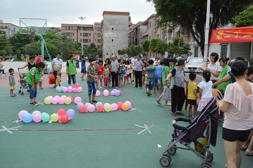关爱残疾人,社工和志愿者在行动