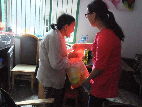 大学生西部计划志愿者重阳节与老同乐--中国青