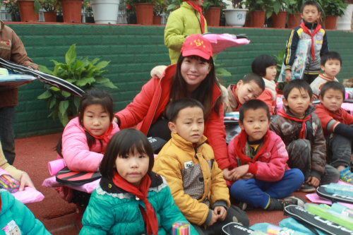 龙江大学研究生支教团 BR 开展关爱留守儿童主