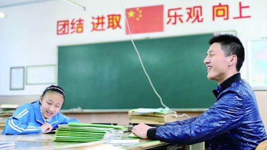 山东盲文高考首现尝鲜者:摸得着的高考--中国青