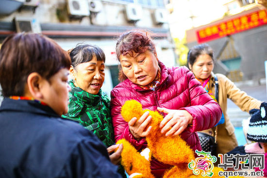 重庆10万人参与“冬日针爱”