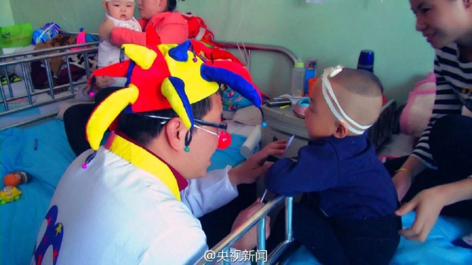 小丑医生 :用欢乐治疗病痛-中国青年志愿者网